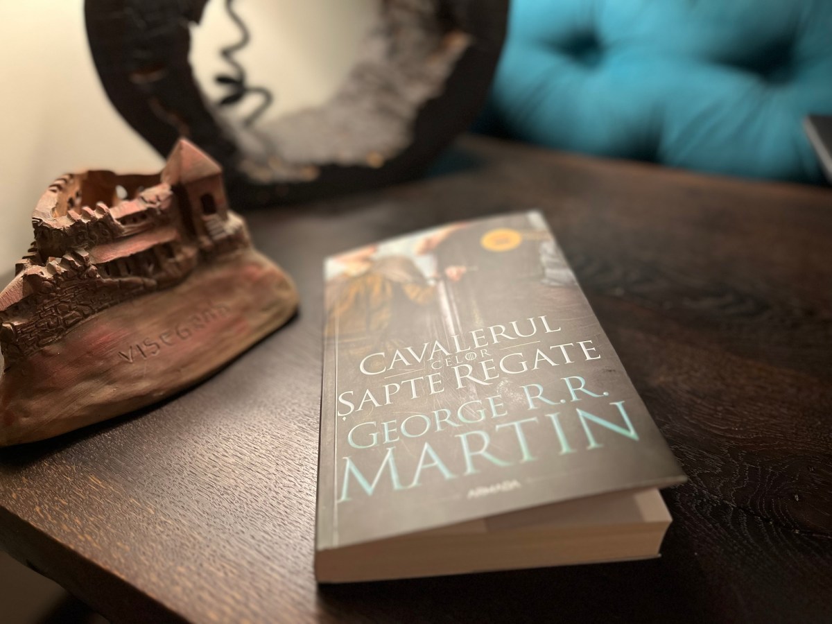Recenzie “Cavalerul celor şapte regate”, George R.R. Martin. Înapoi în magicul tărâm&nbsp;Westeros.