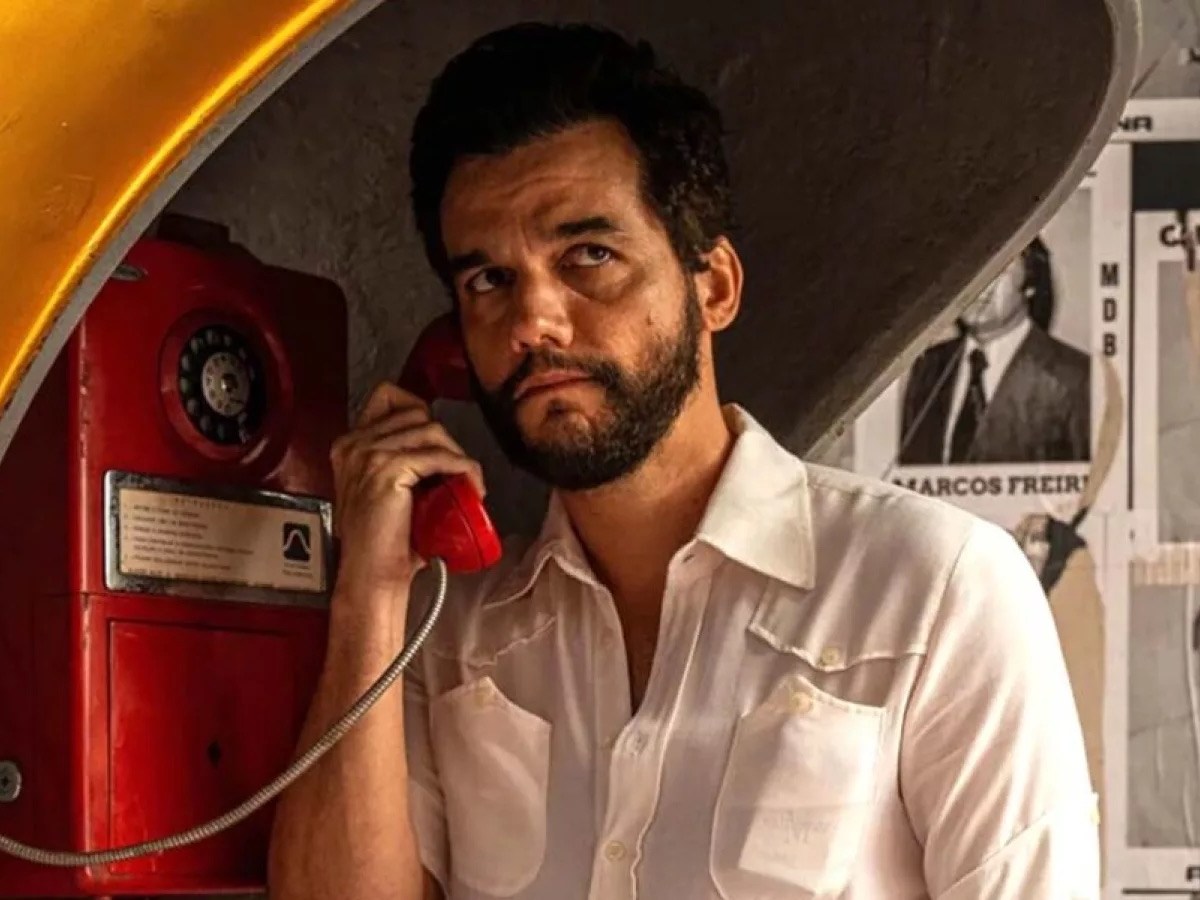 FILM “Agentul secret” (2025), Kleber Mendonça Filho. Despre istoria care consumă vieți&nbsp;omenești.