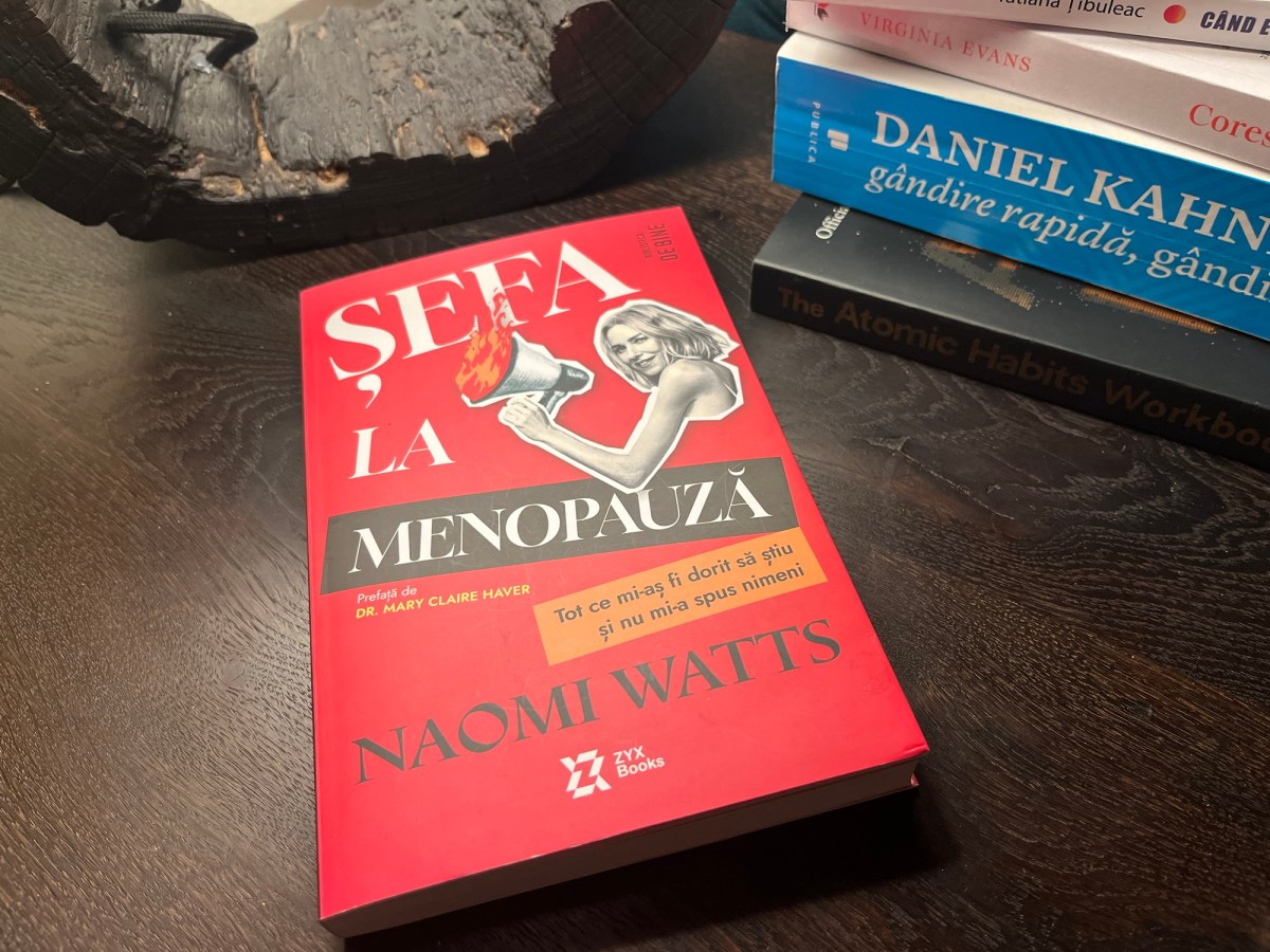 Recenzie “Șefa la menopauză”, Naomi Watts. Ghid empatic și practic despre ce să faci cu tine, atunci când nu mai ești&nbsp;tu.